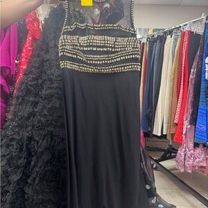 Elegant Black Sleeveless Dress